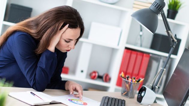 Una trabajadora recibe una oferta de empleo y termina perdiendo 17.300 euros: ahora tiene que trabajar más horas para pagar sus gastos