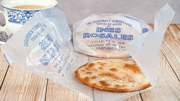 Juan Carlos Espinosa, director general de Inés Rosales, las tortas más tradicionales: “Cada trabajadora hace 10.000 tortas de aceite al día”