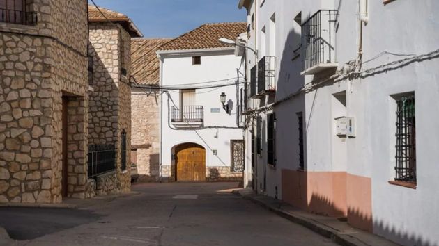 Un pequeño pueblo de 345 habitantes busca trabajadores que cubran las bajas por jubilación: hay un chalé a la venta por 18.000 euros