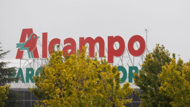 La despiden de Alcampo después de 19 años por quedarse 195 euros de la cartera que un cliente olvidó: es procedente y se queda sin indemnización