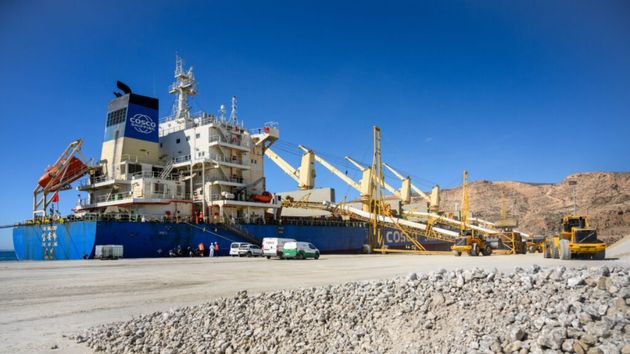 Los puertos de Almería y Carboneras disparan un 10% el tráfico de mercancías por el tráfico de yeso