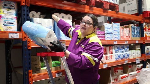 Marina, reponedora de supermercado: “Trabajo 36 horas a la semana de 7:00 a 13:00 y de 16:00 a 22:00 de lunes a sábado”