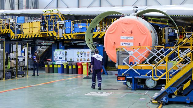 Los sindicatos votarán el lunes si suspenden la huelga y negocian la propuesta de Airbus