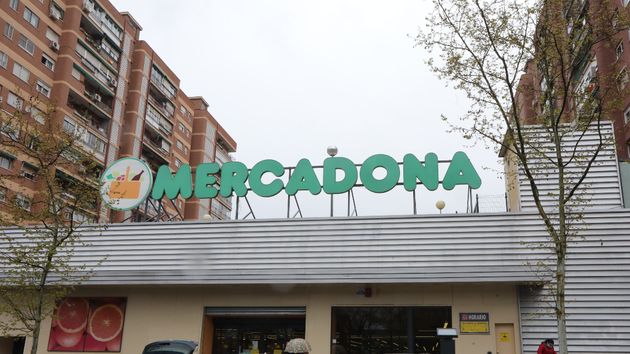 Mercadona le despide tras denunciar una sobrecarga laboral ante la Inspección de Trabajo: es nulo y debe indemnizarle con 7.500 euros