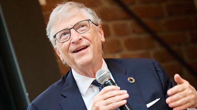Bill Gates quiere que las empresas paguen un impuesto extra por usar la IA que compense la pérdida de cotizaciones, salarios y empleo humano