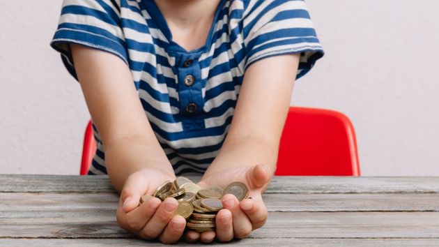 Un estudio de Fedea pide reforzar las prestaciones directas para reducir la pobreza infantil, que afecta al 28% de los menores 