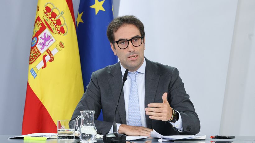 Cuerpo evita poner fecha al nuevo registro horario y no asegura que sea en septiembre, aunque se aprobará “cuanto antes”