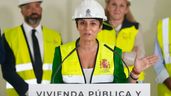 Isabel Rodríguez con un casco de obra