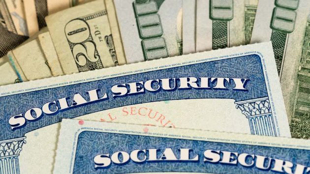 Tabla con la edad de jubilación del Seguro Social en EE.UU.: Cuándo se cobra el 100% y cómo varían los cheques entre los 62 y los 70 años