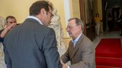 Carlos Cuerpo saluda a Juan Jesús Vivas