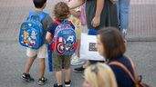 Vuelta al cole, dos niños con mochilas
