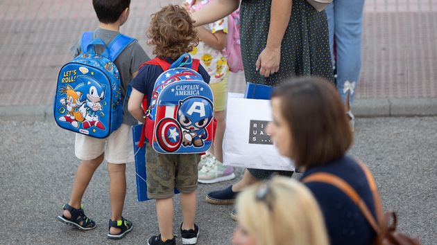 Cuándo empieza el cole en septiembre en cada Comunidad Autónoma: fechas clave para el curso 2026 - 2027
