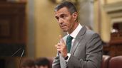 Sánchez serio gesticulando con las manos