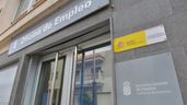 Entrada a una oficina del Servicio Canario de Empleo