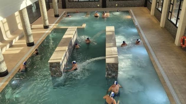 Personas en un balneario