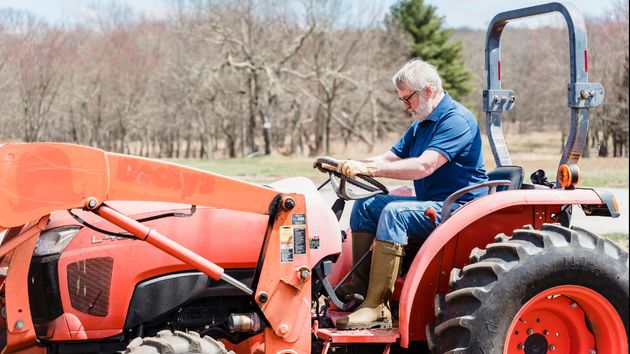 anciano tractor