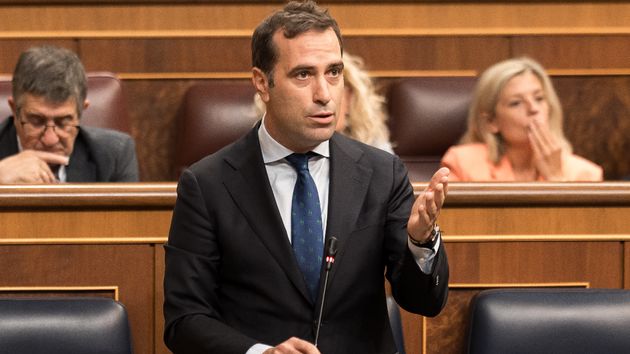Carlos Cuerpo hablando en el Congreso