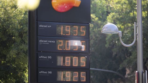 Panel de precios de una gasolinera
