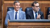 El presidente del Gobierno, Pedro Sánchez junto el vicepresidente primero y ministro de Economía, Comercio y Empresa, Carlos Cuerpo