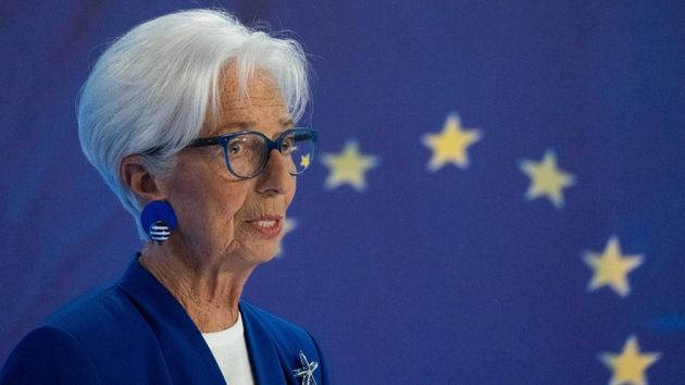 Christine Lagarde ante bandera europea