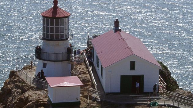 Faro en el acantilado