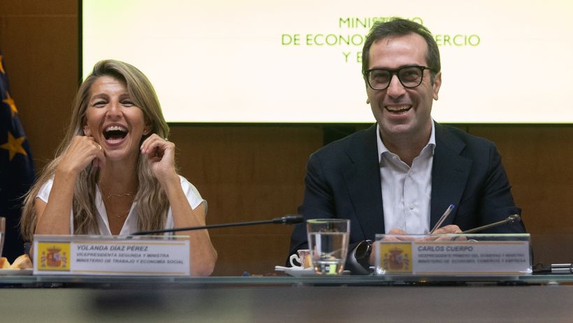 El salario medio sube hasta los 2.512 euros al mes a pesar de que se disparan un 4% los costes laborales según el INE