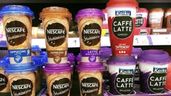 algunos café listos para tomar en una tienda