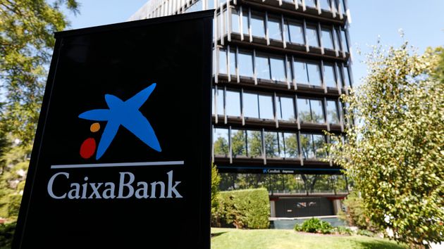 Distintivo y logo de las oficinas de Caixabank