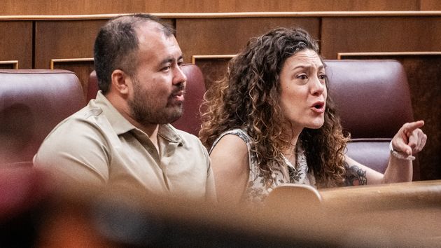 Aina Vidal señalando en el Congreso