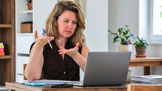 Imagen de una mujer trabajando