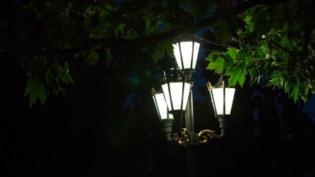 El precio de la luz hoy jueves 24 de septiembre en el PVPC baja esta vez pero 3 tramos superan aún los 300 euros