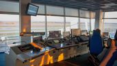 Un controlador aéreo en una torre de control