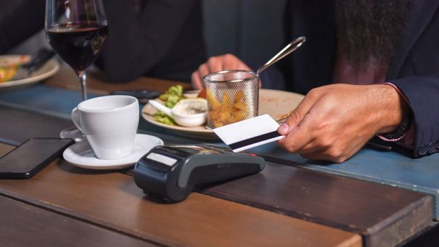 pagar con tarjeta restaurante