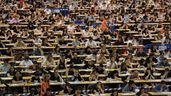 Estudiantes a punto de comenzar un examen de oposiciones