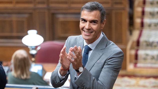 Pedro Sánchez aplaudiendo