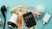 Bombillas, dinero y enchufes