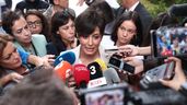 La ministra de Vivienda realizando declaraciones ante los periodistas