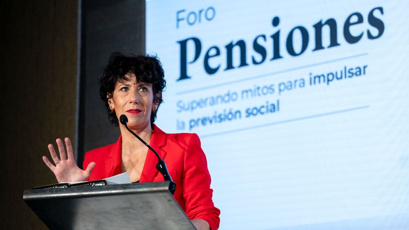 Elma Saiz defiende la sostenibilidad de las pensiones y acusa al PP y Vox de apostar por los recortes y la privatización