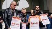 Los representantes de los sindicatos posan tras el registro de la convocatoria de la huelga general del 11 de noviembre