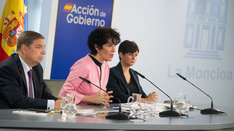 Sánchez pisa el acelerador electoral y amplía la cobertura de la incapacidad temporal a las afectadas por violencia de género, menopausia y la Dana Adam