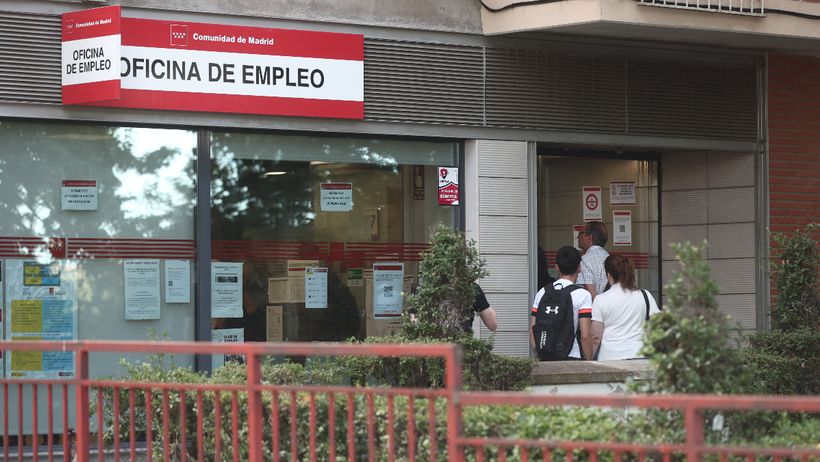 El SEPE paga 21 meses de subsidio a quien ha cotizado seis meses y tiene familia a cargo, pero con un mes menos cotizado la ayuda se queda en cinco