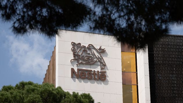 fachada de una sede de nestle