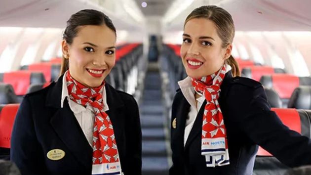Dos azafatas de vuelo de Air Nostrum