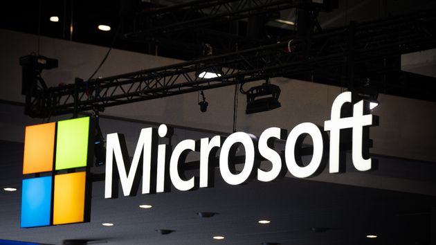 letrero de microsoft en un evento