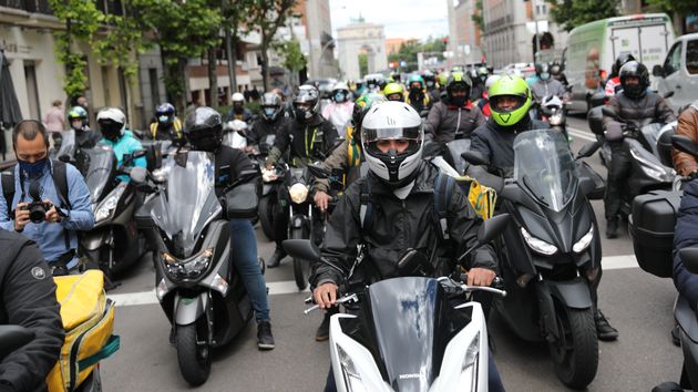 Repartidores manifestándose