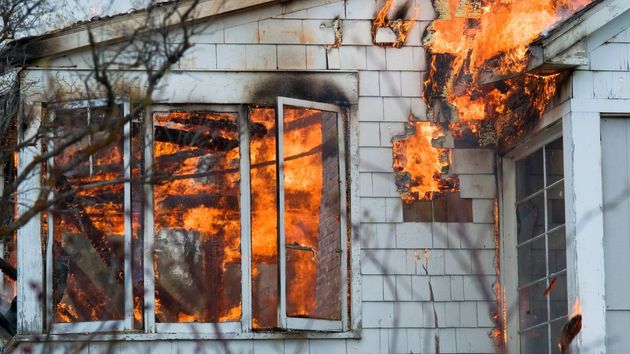 Una vivienda incendiada