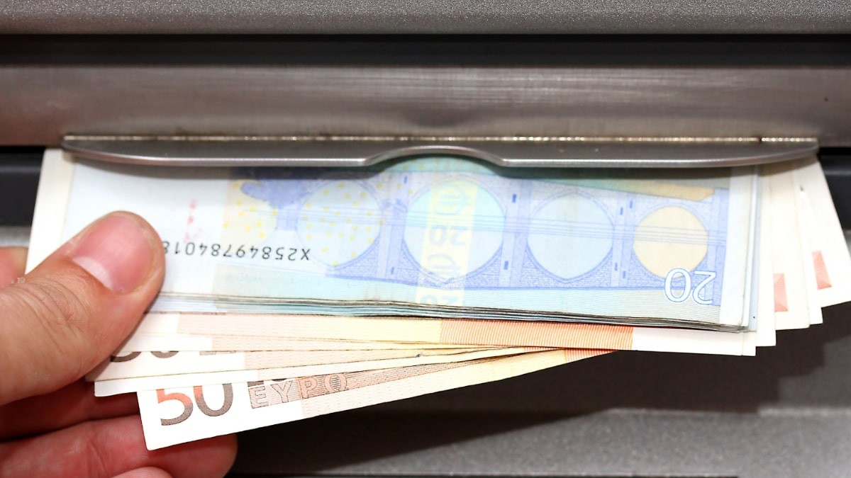 Hacienda avisa: este es el dinero en efectivo con el que se puede pagar una compra en Navidad