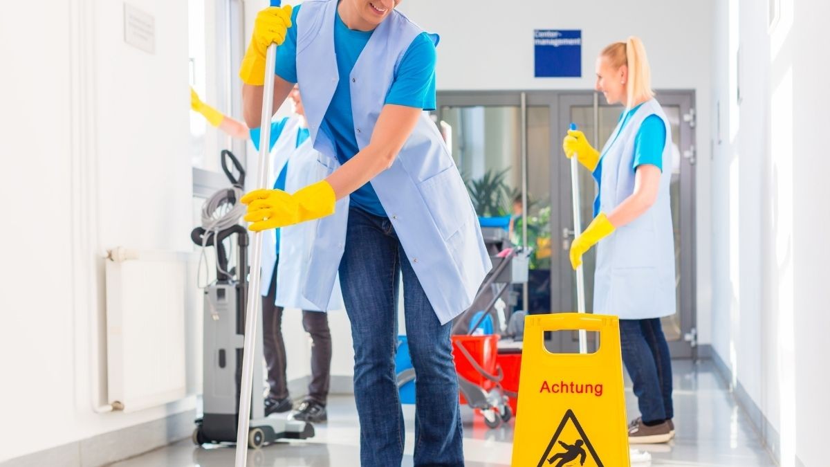 El Ayuntamiento de Chiclana lanza una bolsa de empleo para personal de limpieza