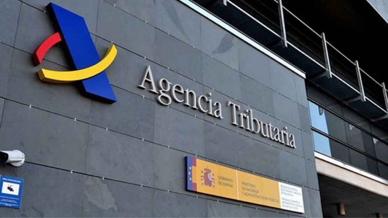 ¿Cómo puedo hacer una consulta a Hacienda?
