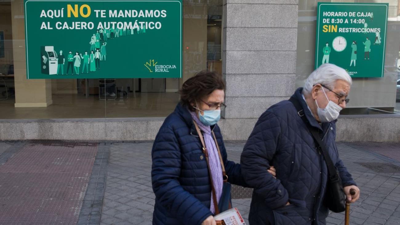 La OCU advierte: 1,4 millones de personas están en grave riesgo de exclusión financiera en España